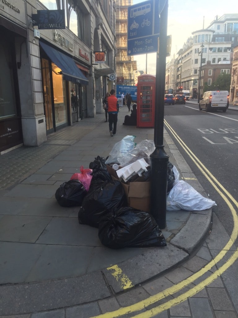 Virtual trash walk in London