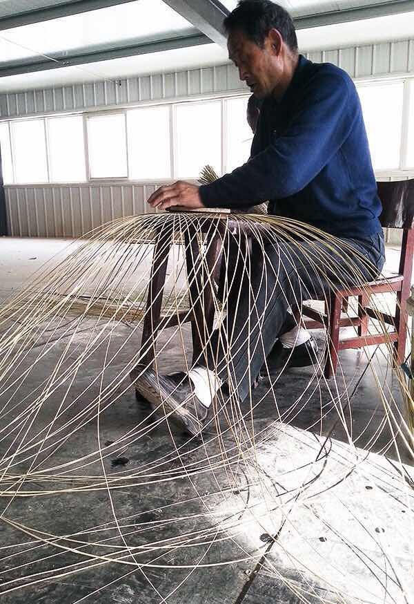 Bamboo lamp weaver